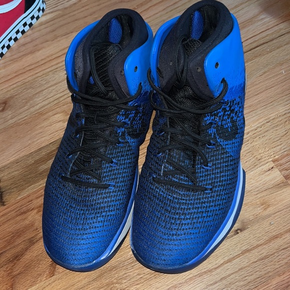 Barely worn basketball blue shoes in great condition! - Picture 2 of 5